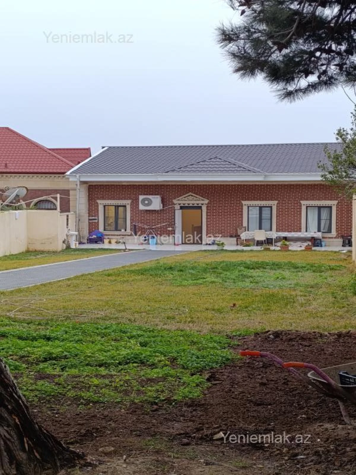 Satılır 5 otaqlı həyət evi 270 m²