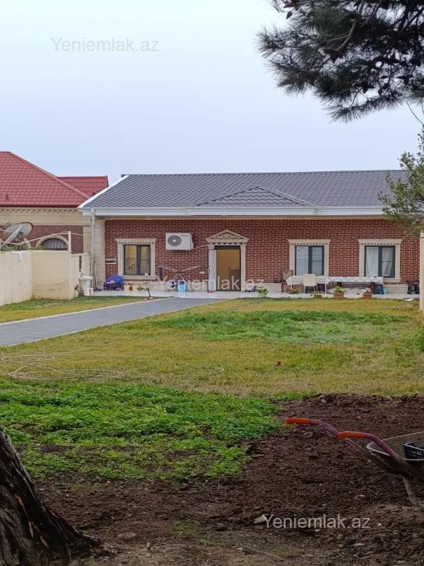 Satılır 5 otaqlı həyət evi 270 m²