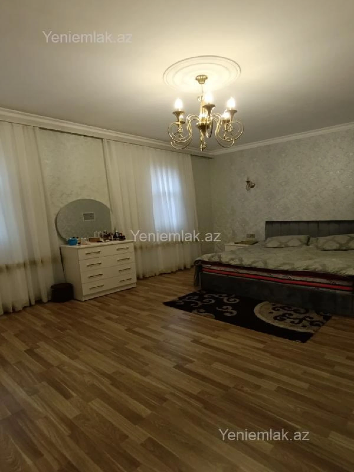 Satılır 5 otaqlı həyət evi 270 m²