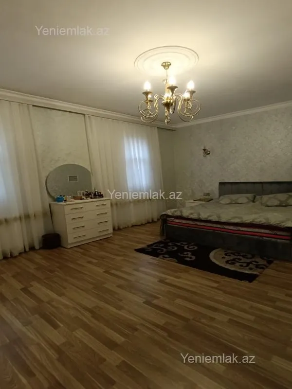 Satılır 5 otaqlı həyət evi 270 m²