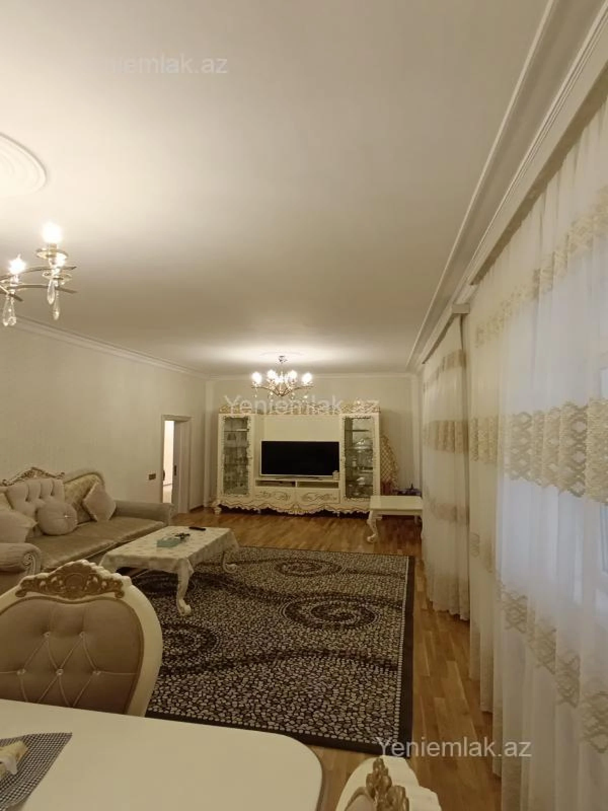 Satılır 5 otaqlı həyət evi 270 m²