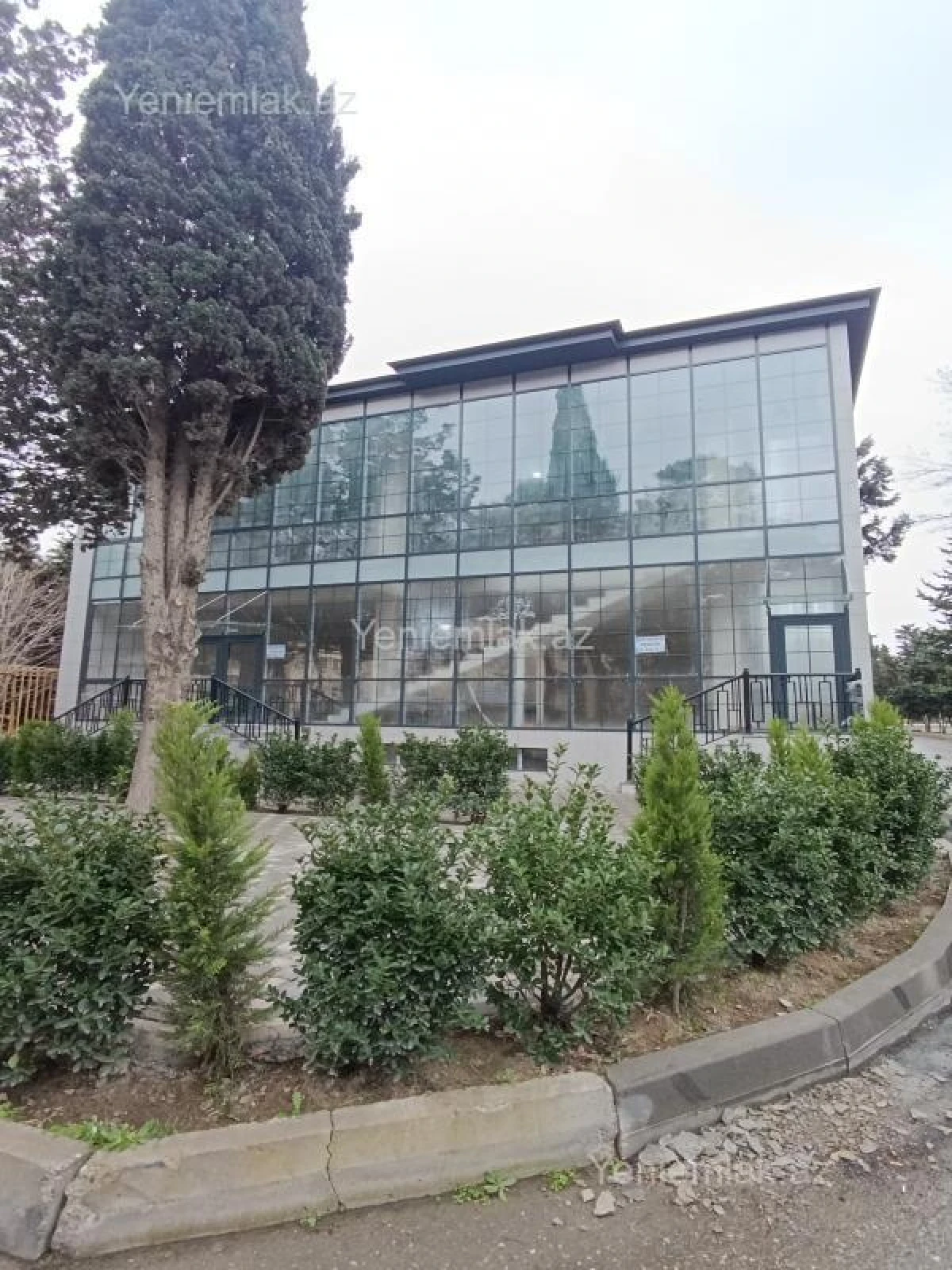 Satılır 10 otaqlı obyekt 530 m²