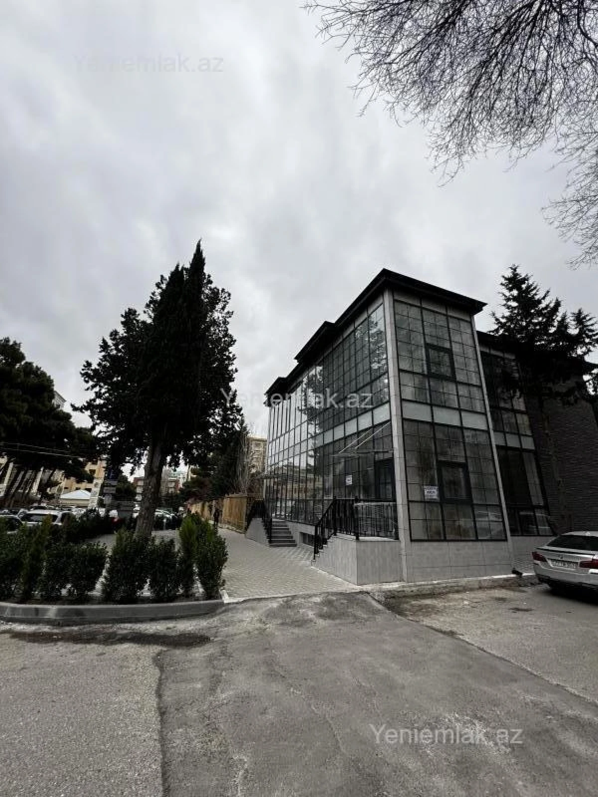 Satılır 3 otaqlı obyekt 530 m²