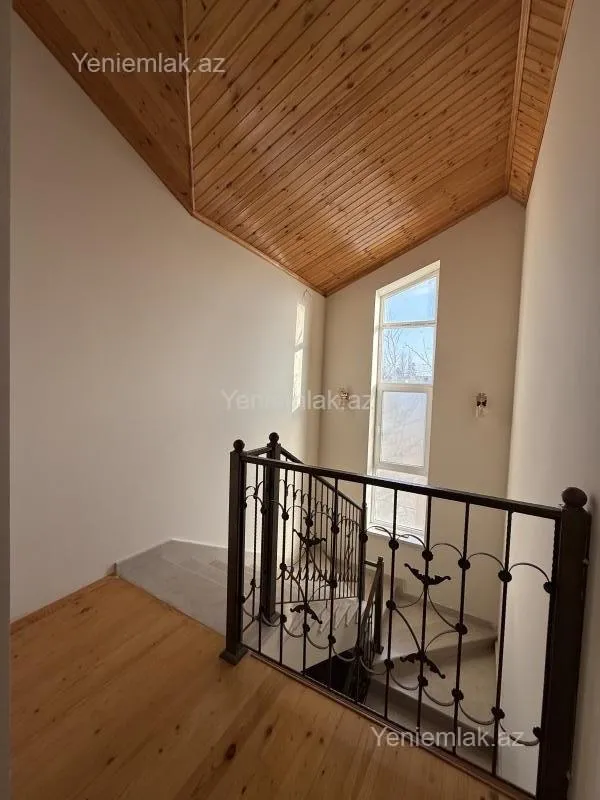 Satılır 5 otaqlı həyət evi 200 m²