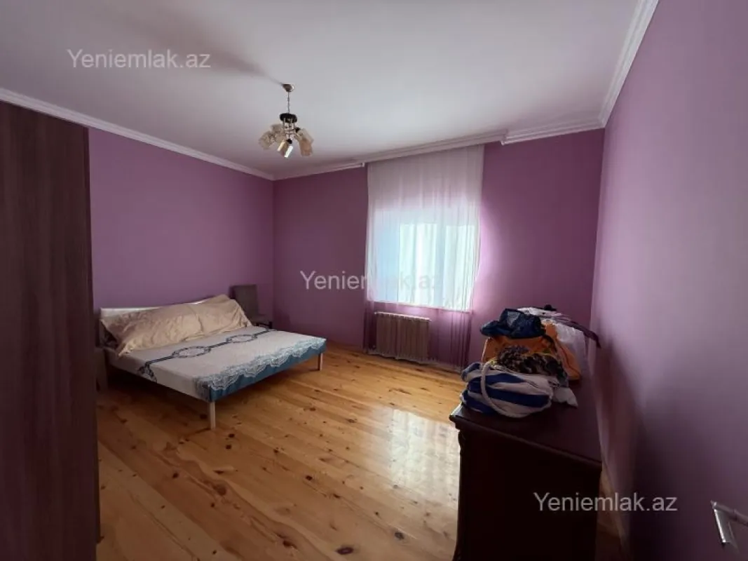 Satılır 5 otaqlı həyət evi 200 m²
