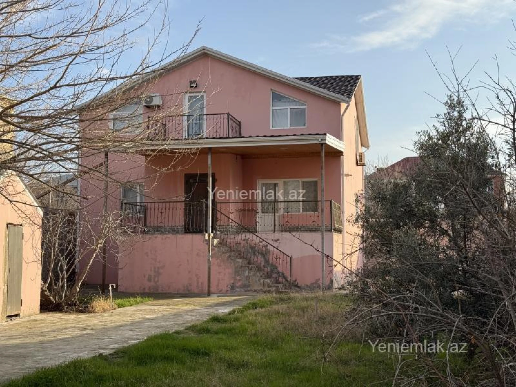 Satılır 5 otaqlı həyət evi 200 m²