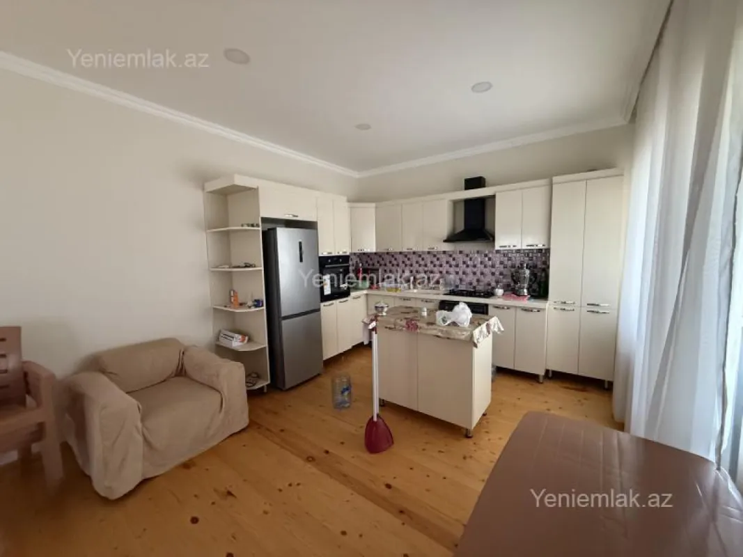 Satılır 5 otaqlı həyət evi 200 m²