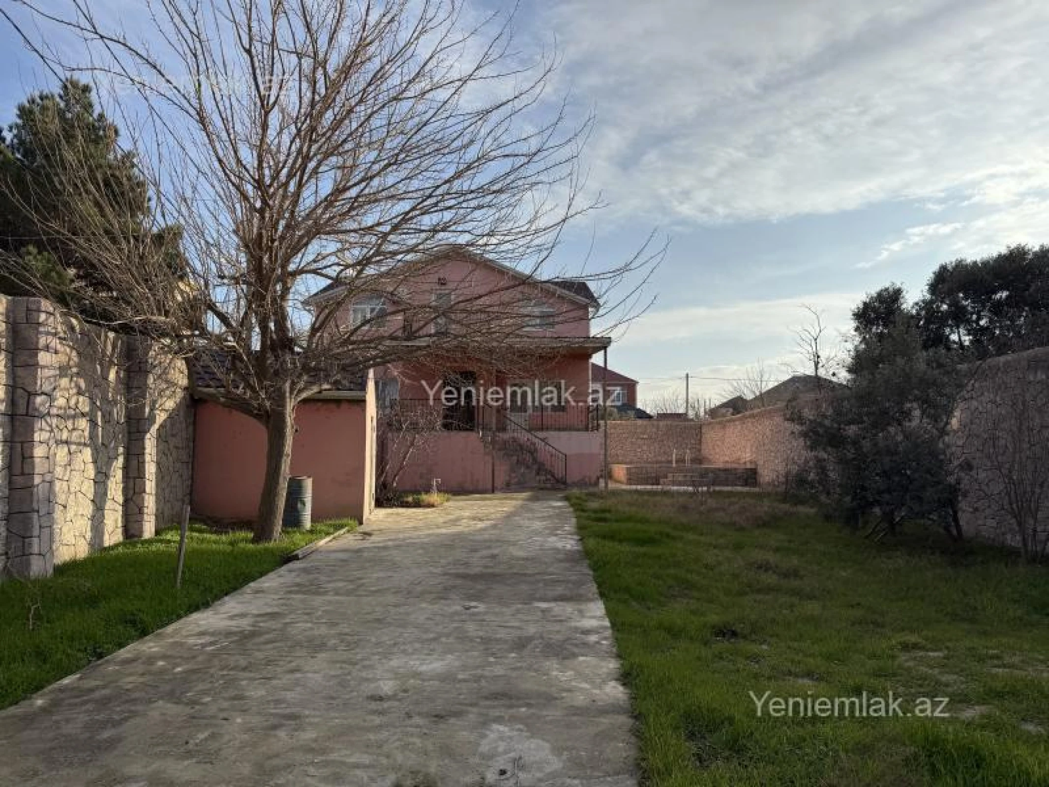 Satılır 5 otaqlı həyət evi 200 m²