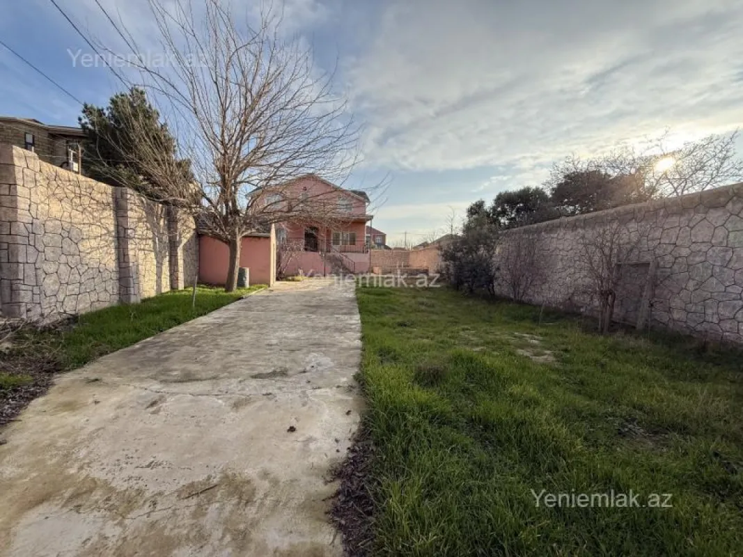 Satılır 5 otaqlı həyət evi 200 m²