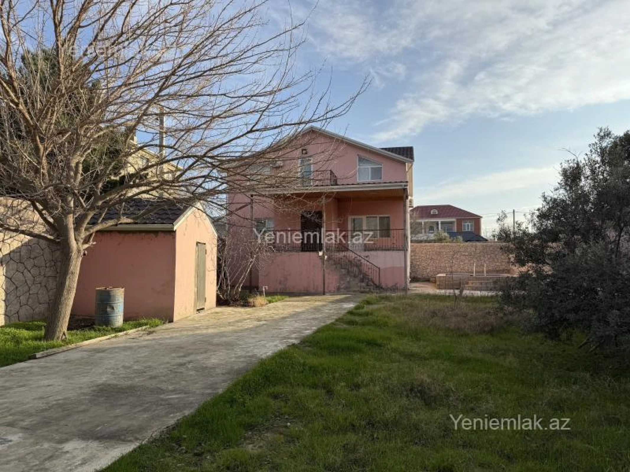 Satılır 5 otaqlı həyət evi 200 m²