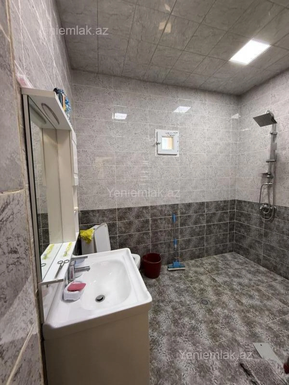 Satılır 5 otaqlı həyət evi 200 m²