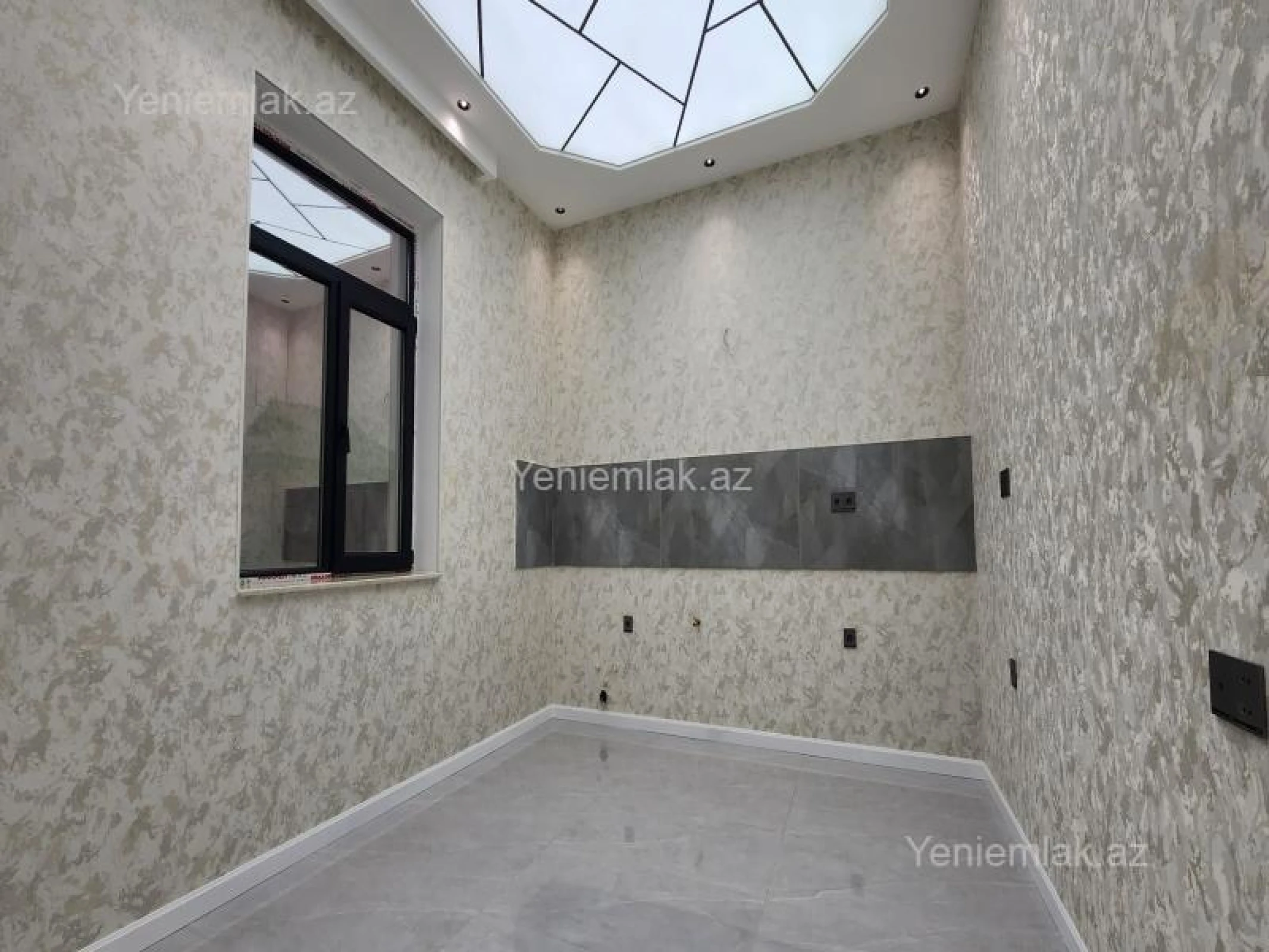 Satılır 6 otaqlı həyət evi 275 m²