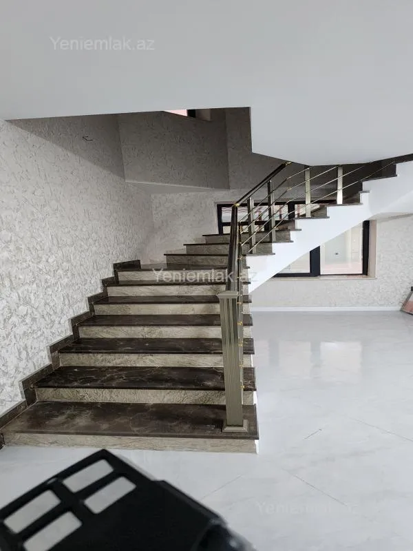 Satılır 6 otaqlı həyət evi 275 m²