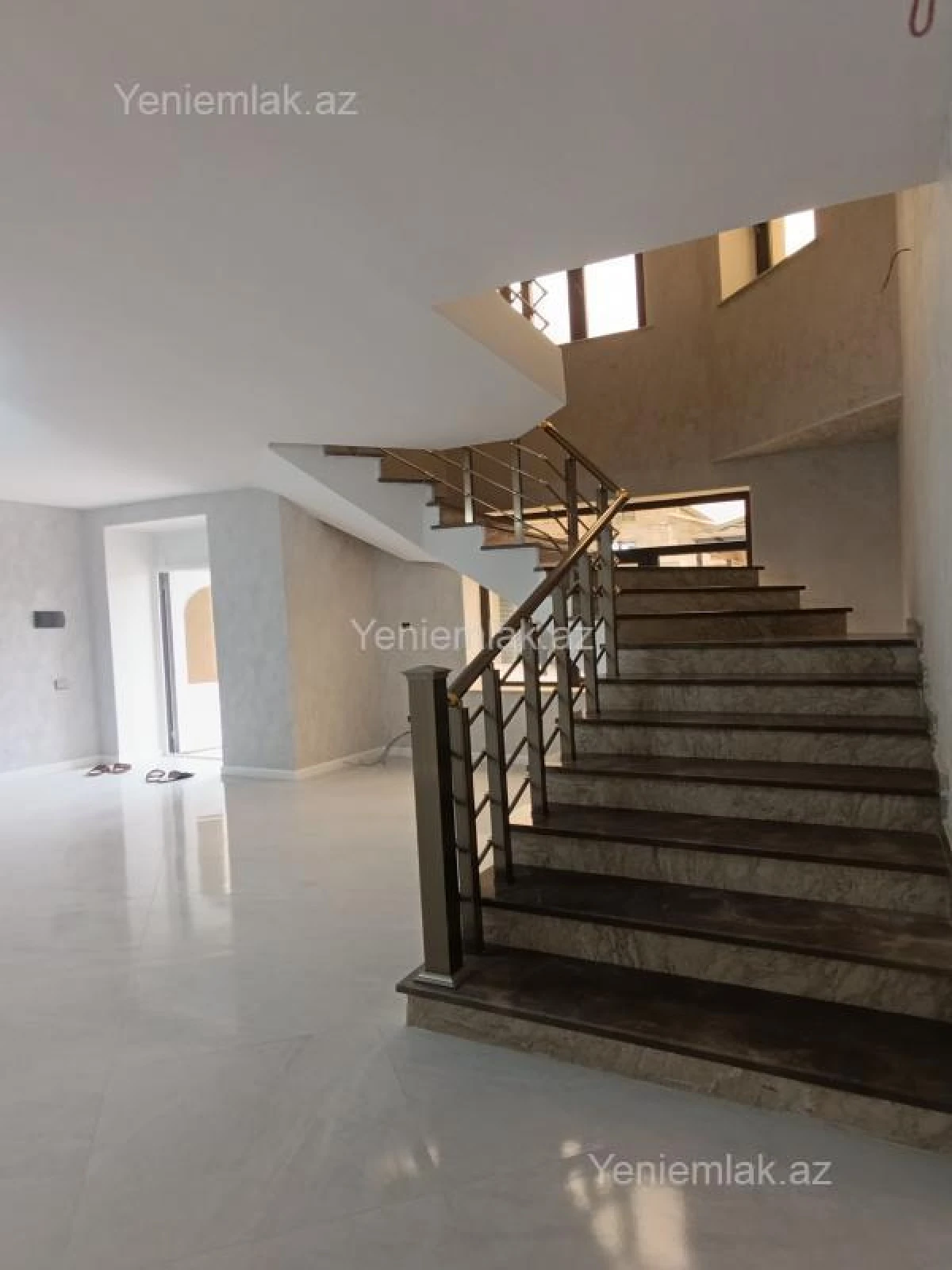 Satılır 6 otaqlı həyət evi 280 m²
