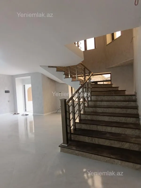 Satılır 6 otaqlı həyət evi 280 m²