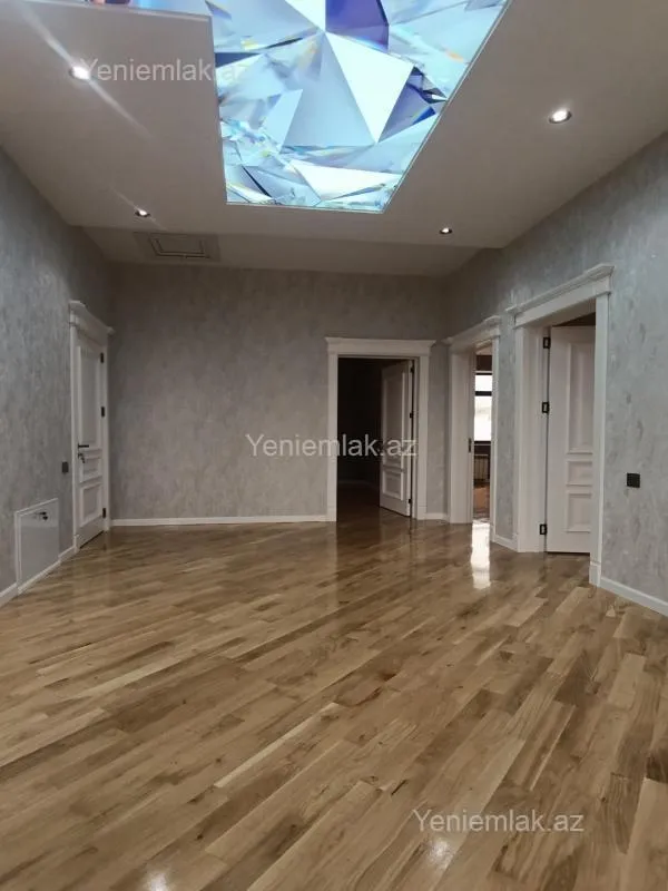Satılır 6 otaqlı həyət evi 280 m²