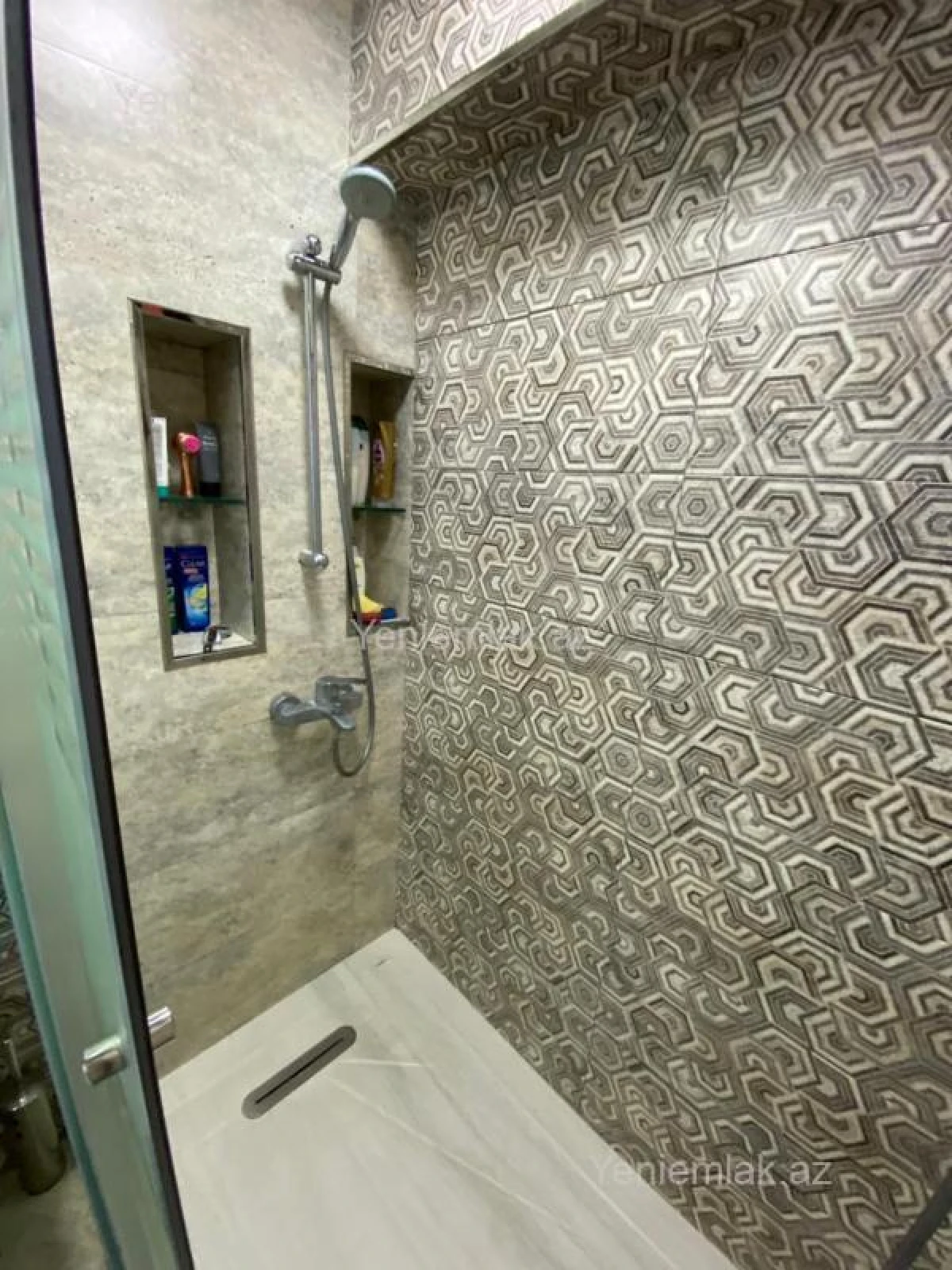 Satılır 3 otaqlı köhnə tikili 83 m²