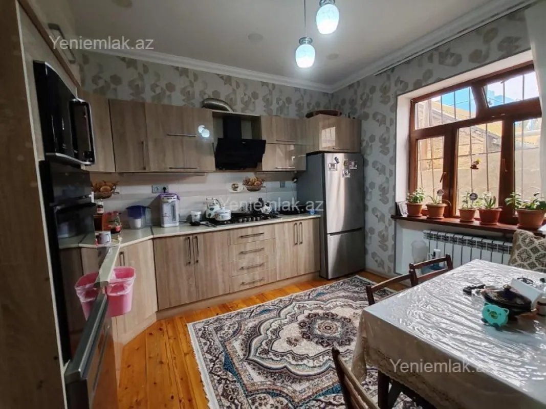 Satılır 4 otaqlı həyət evi 220 m²