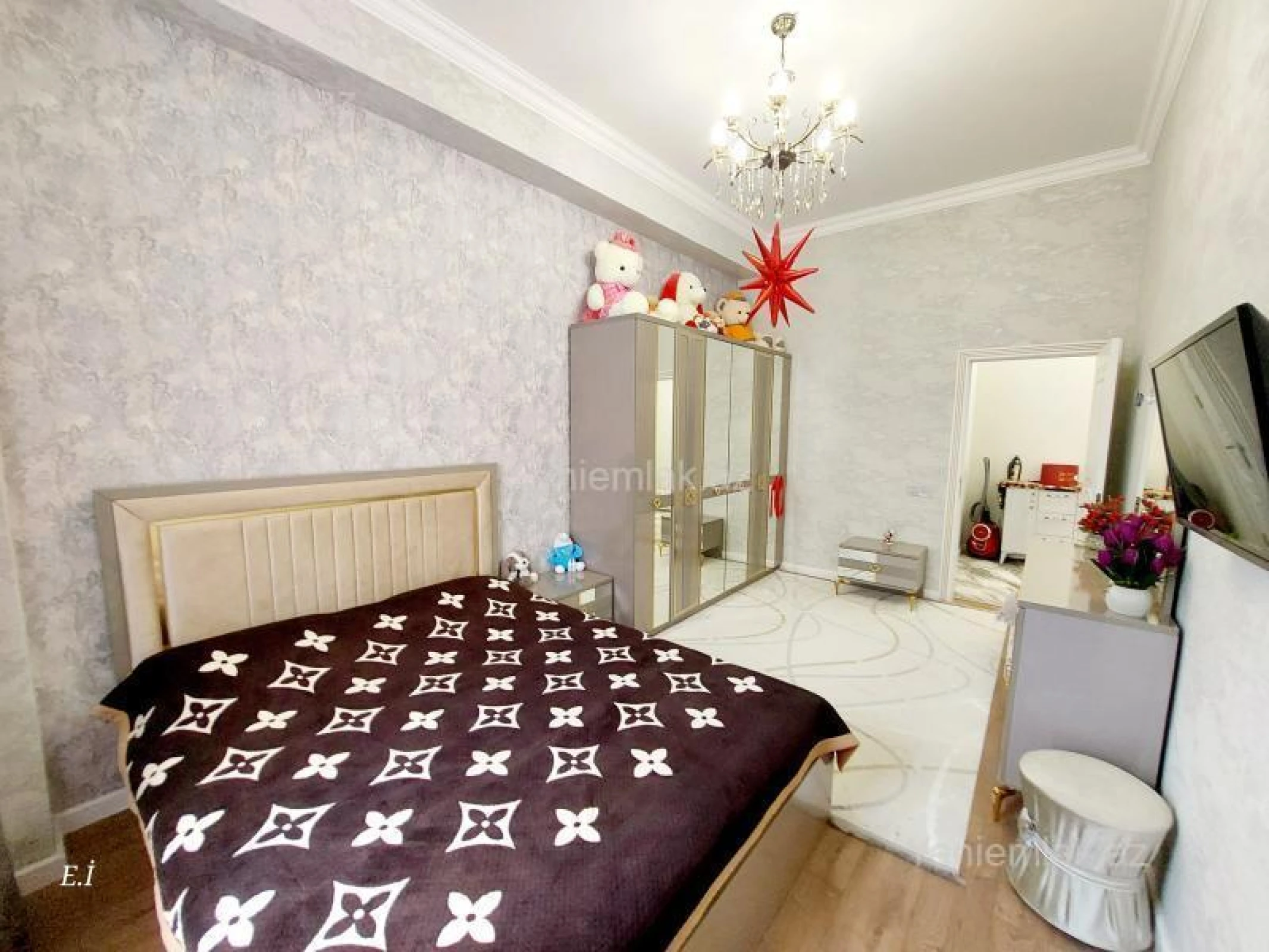 Satılır 3 otaqlı yeni tikili 100 m²