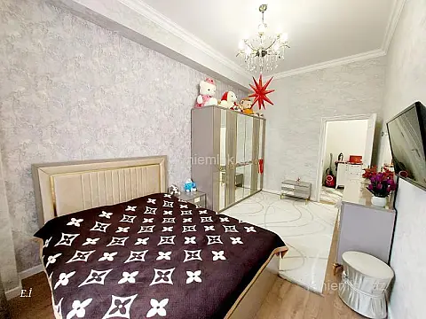 Satılır 3 otaqlı yeni tikili 100 m²