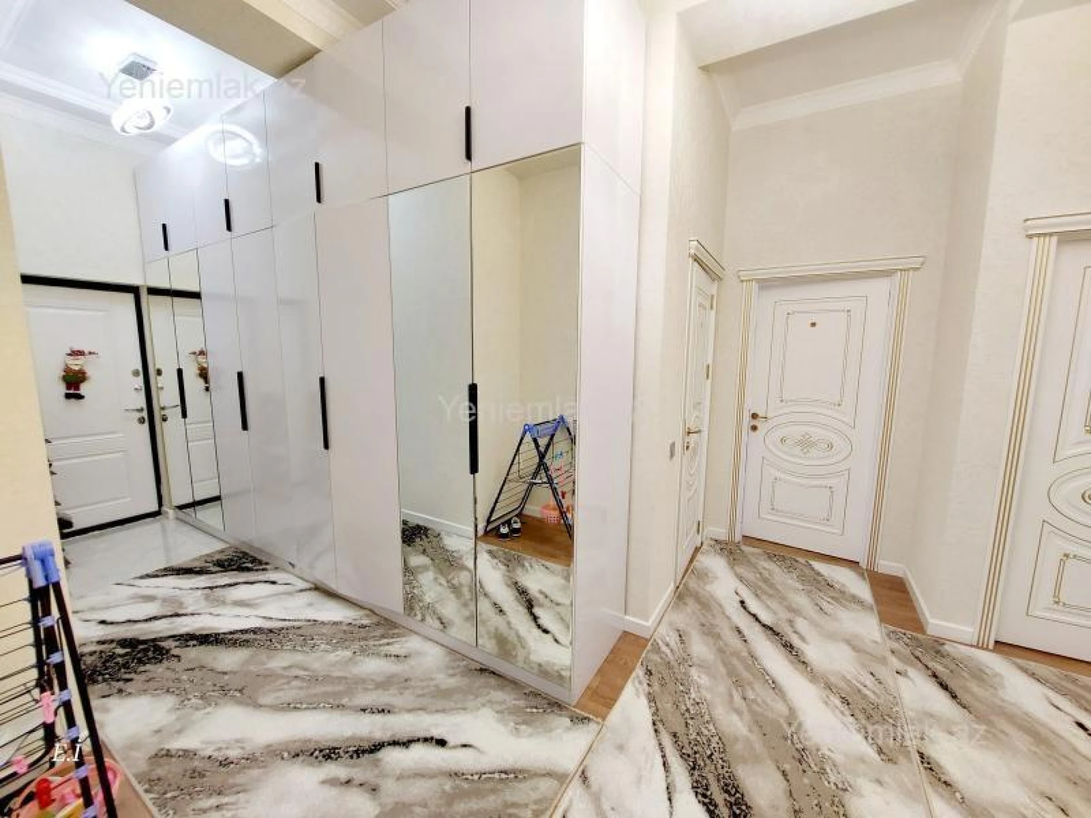 Satılır 3 otaqlı yeni tikili 100 m²