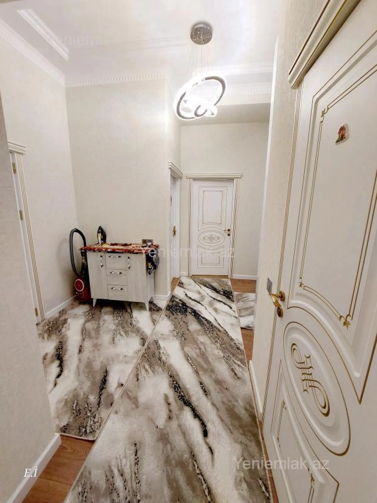 Satılır 3 otaqlı yeni tikili 100 m²