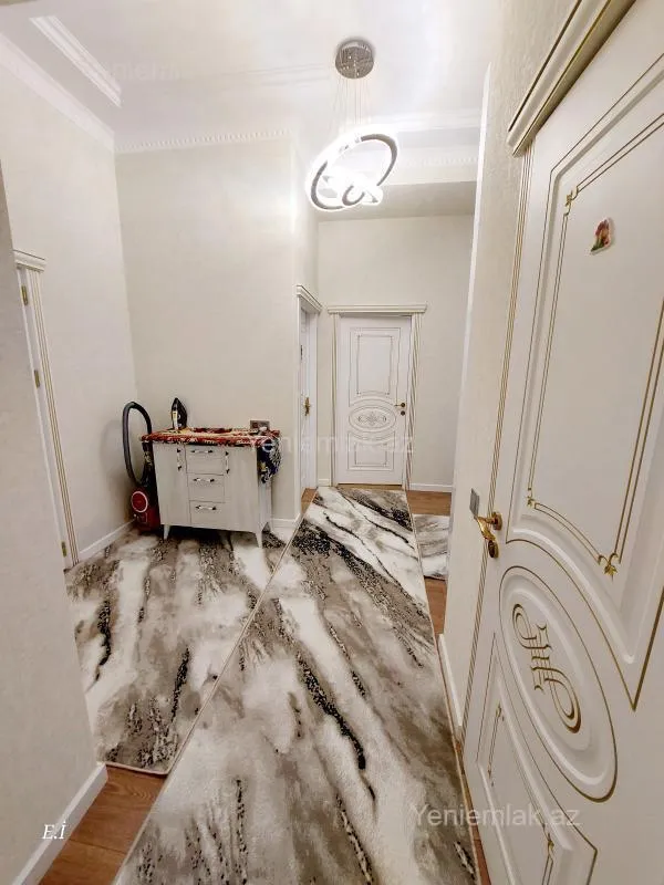 Satılır 3 otaqlı yeni tikili 100 m²