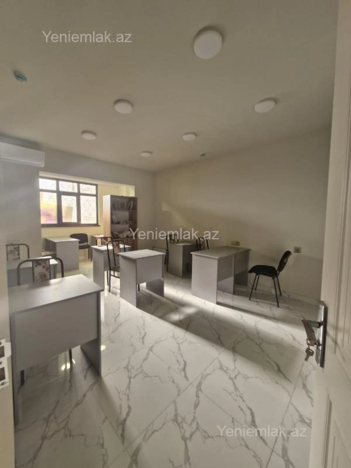 Satılır 4 otaqlı obyekt 74 m²