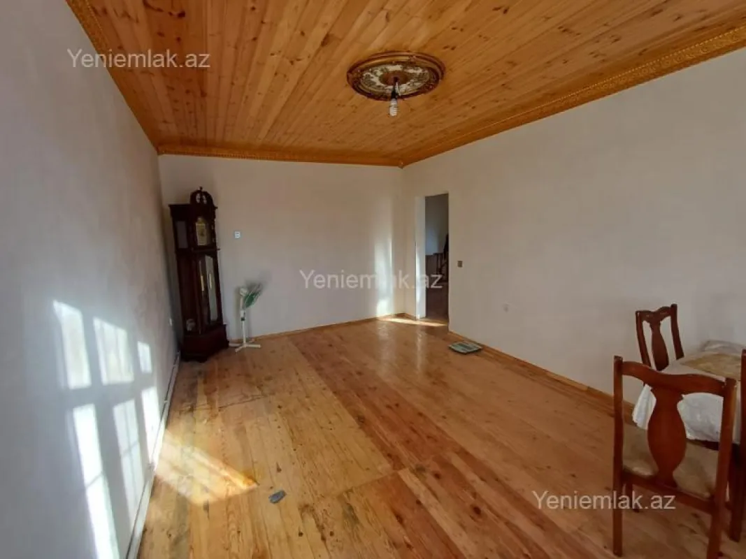 Satılır 5 otaqlı həyət evi 200 m²