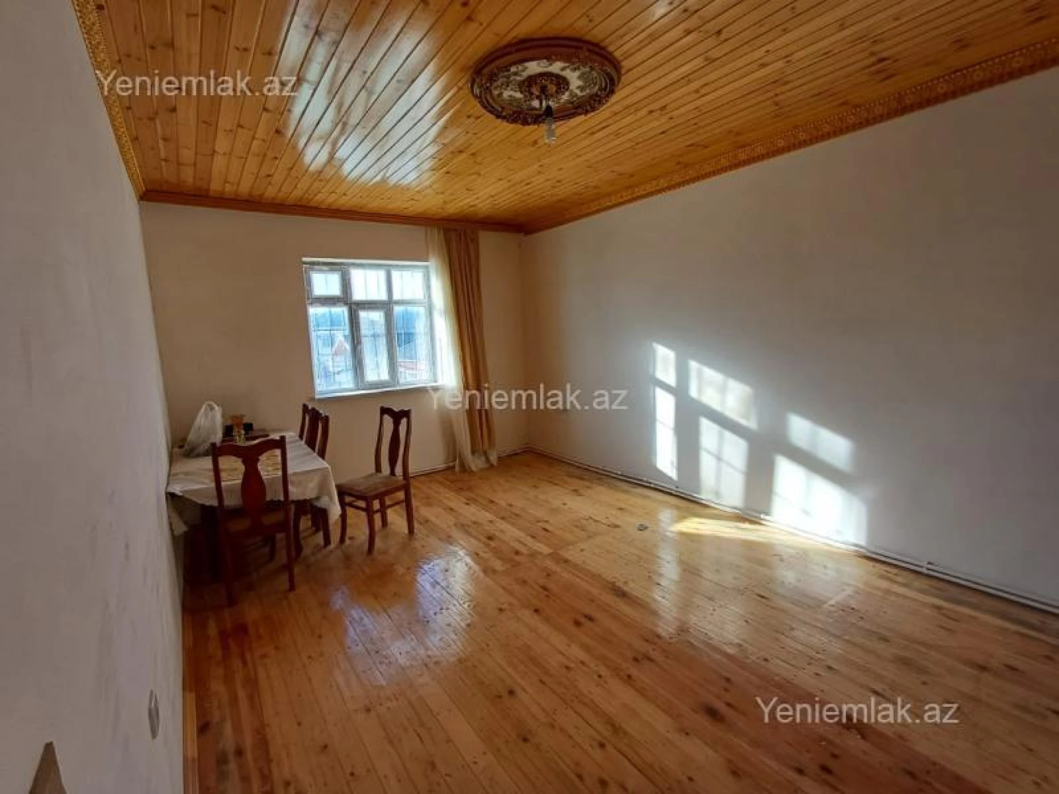 Satılır 5 otaqlı həyət evi 200 m²