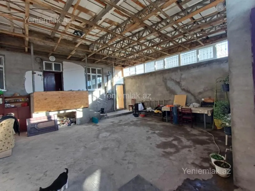 Satılır 5 otaqlı həyət evi 200 m²