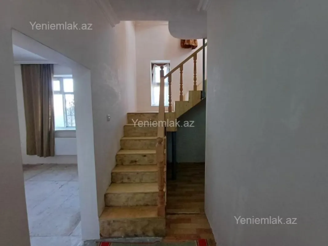 Satılır 5 otaqlı həyət evi 200 m²