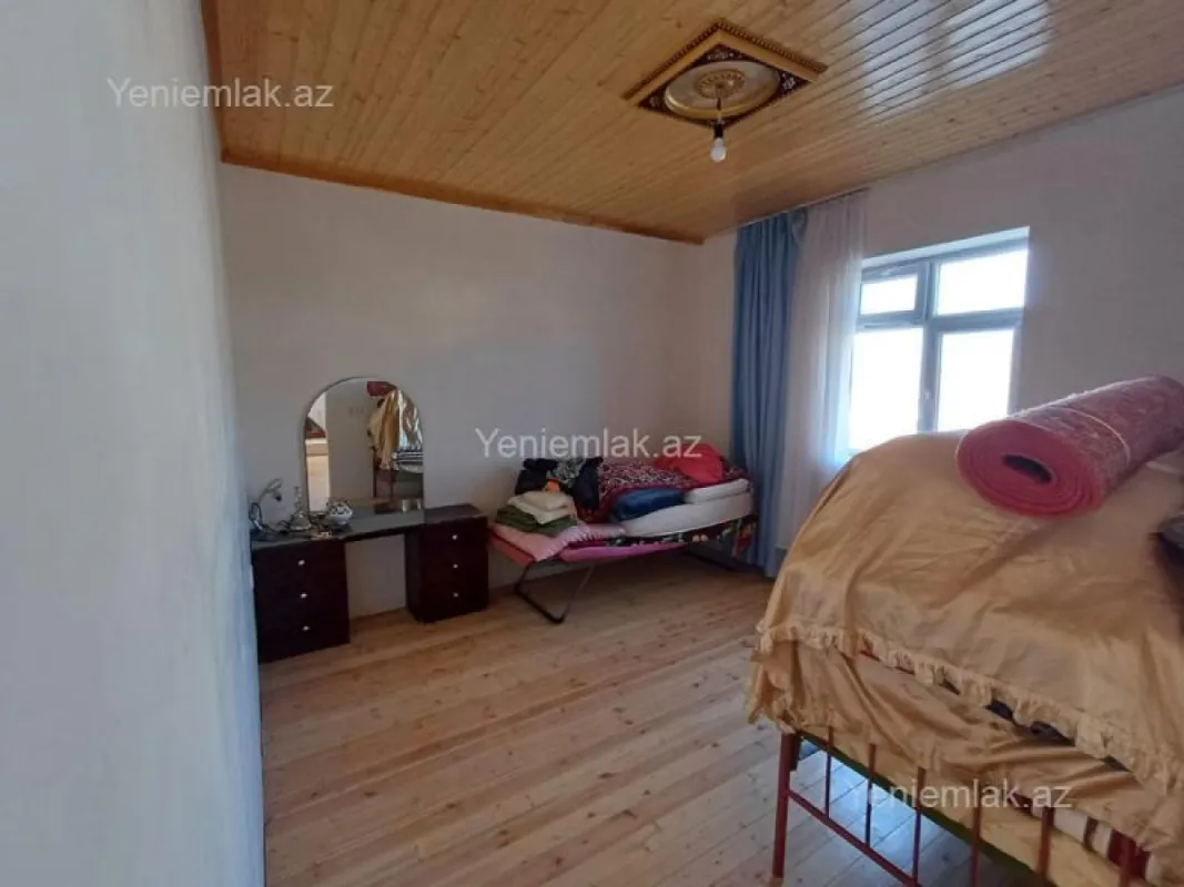 Satılır 5 otaqlı həyət evi 200 m²