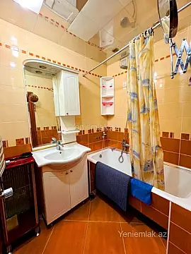 Satılır 5 otaqlı köhnə tikili 130 m²