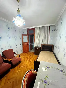 Satılır 5 otaqlı köhnə tikili 130 m²