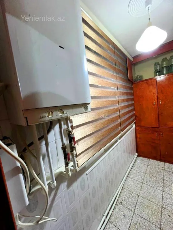 Satılır 5 otaqlı köhnə tikili 130 m²
