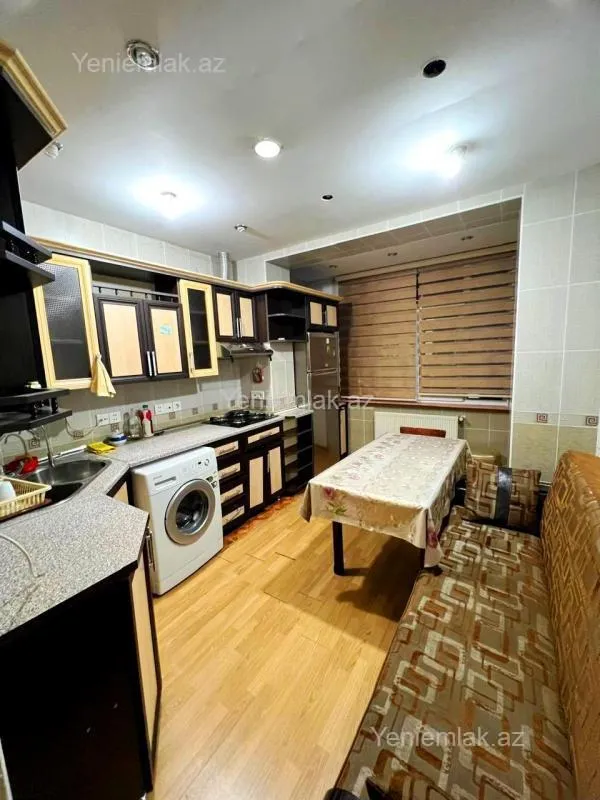 Satılır 5 otaqlı köhnə tikili 130 m²