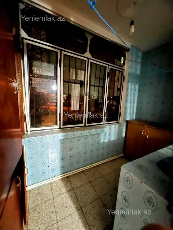 Satılır 5 otaqlı köhnə tikili 130 m²