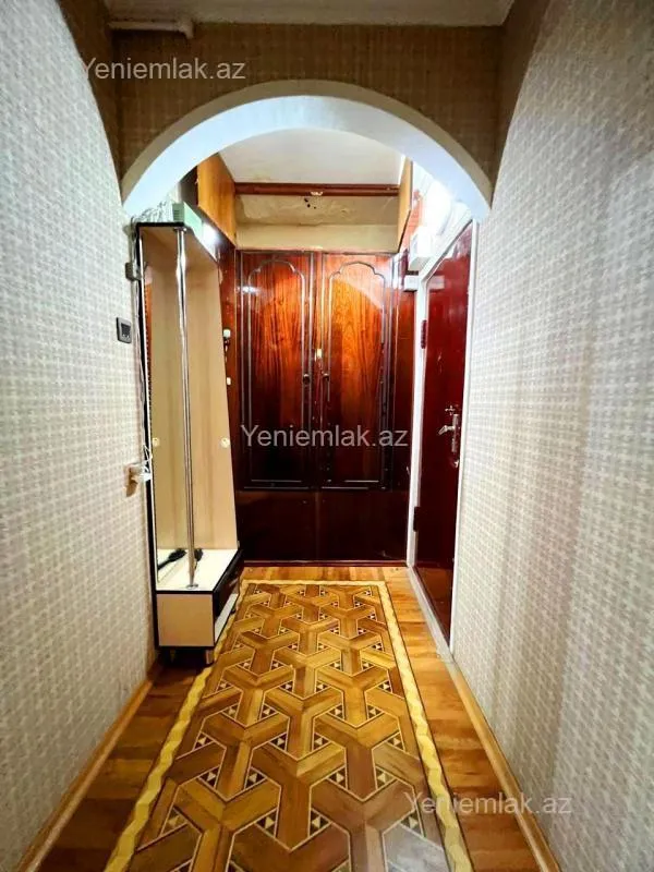 Satılır 5 otaqlı köhnə tikili 130 m²