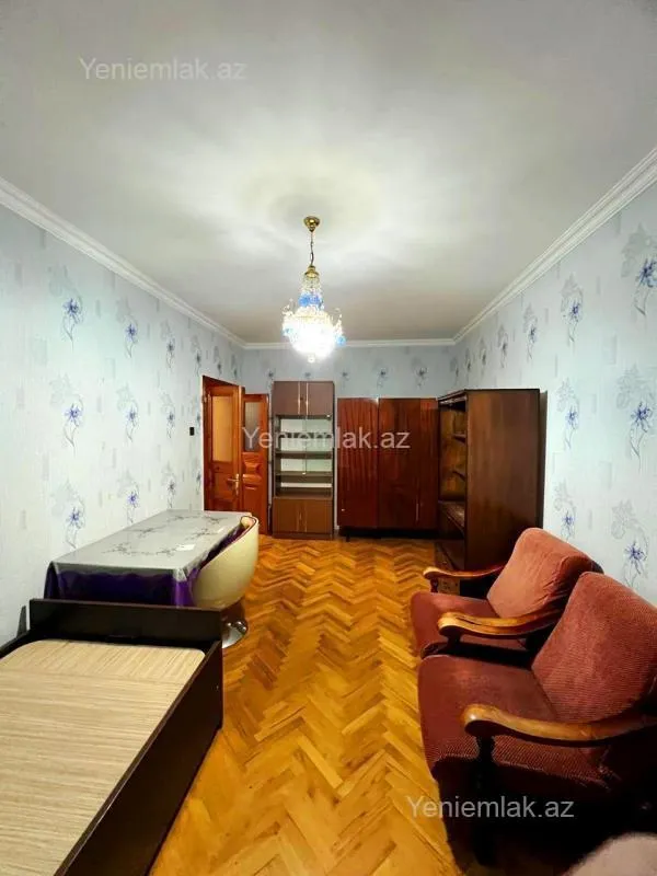 Satılır 5 otaqlı köhnə tikili 130 m²