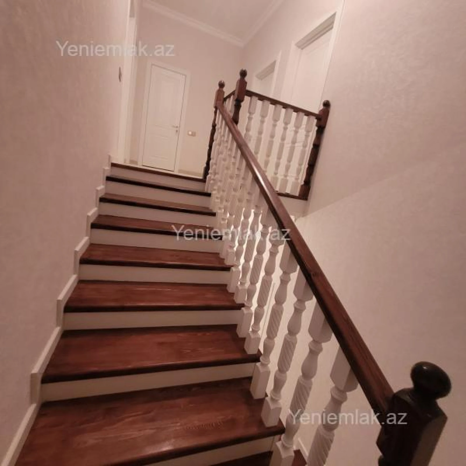 Satılır 6 otaqlı həyət evi 250 m²