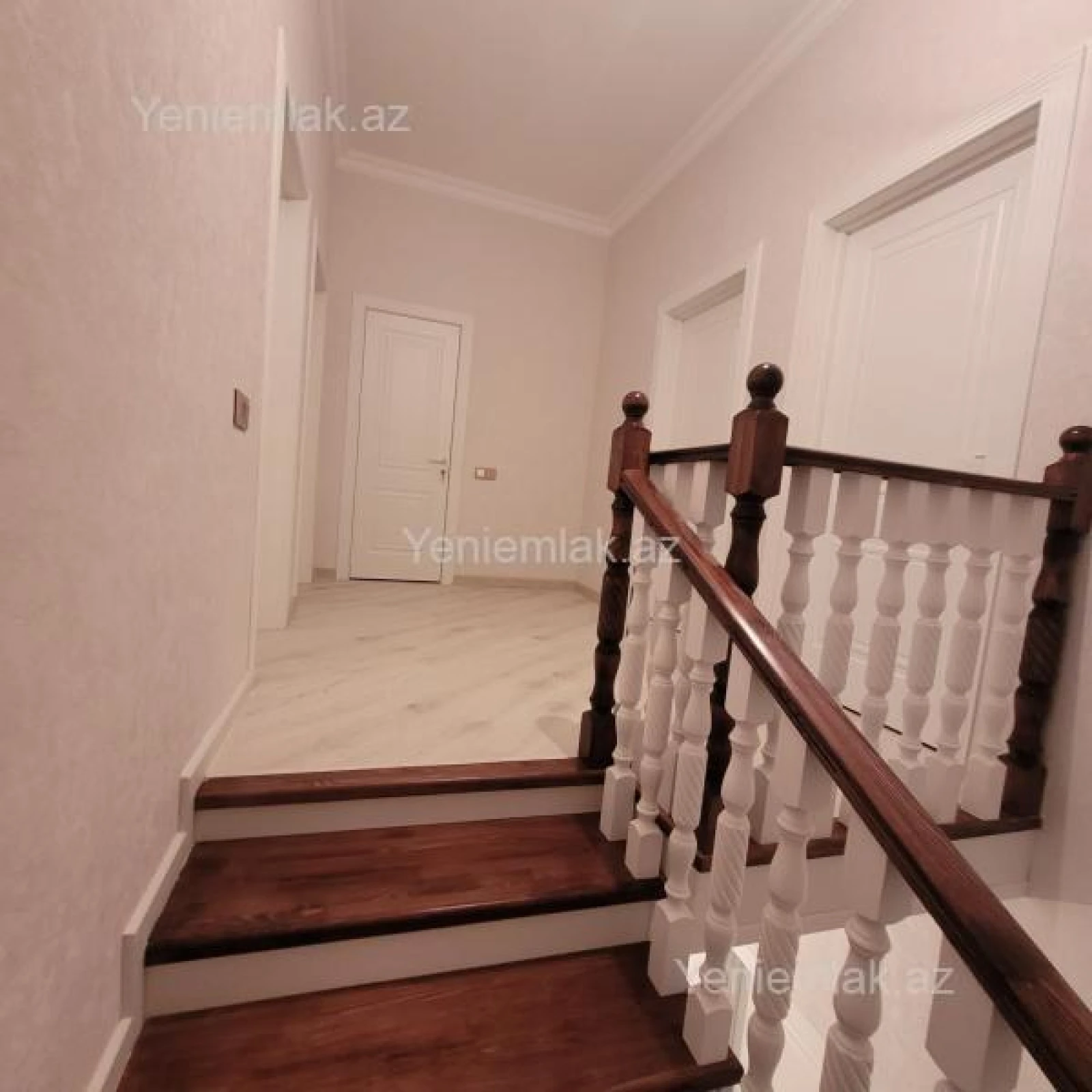 Satılır 6 otaqlı həyət evi 250 m²