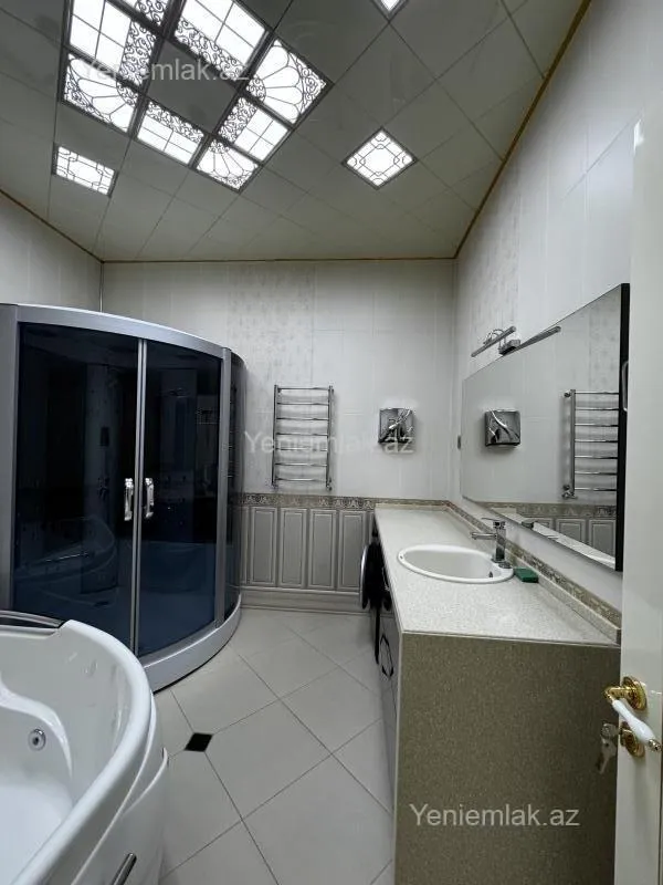 Satılır 3 otaqlı yeni tikili 203 m²