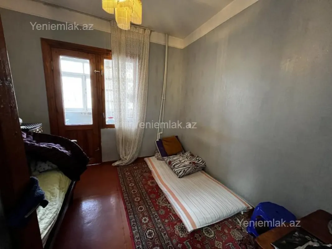 Satılır 4 otaqlı köhnə tikili 80 m²