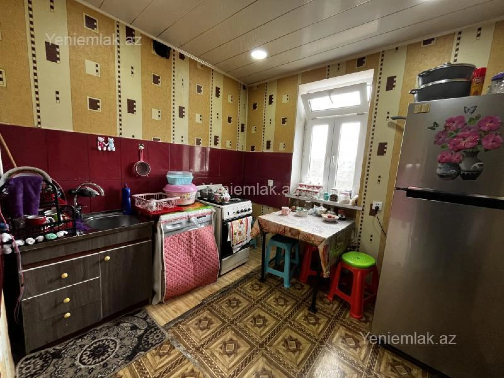 Satılır 4 otaqlı köhnə tikili 80 m²