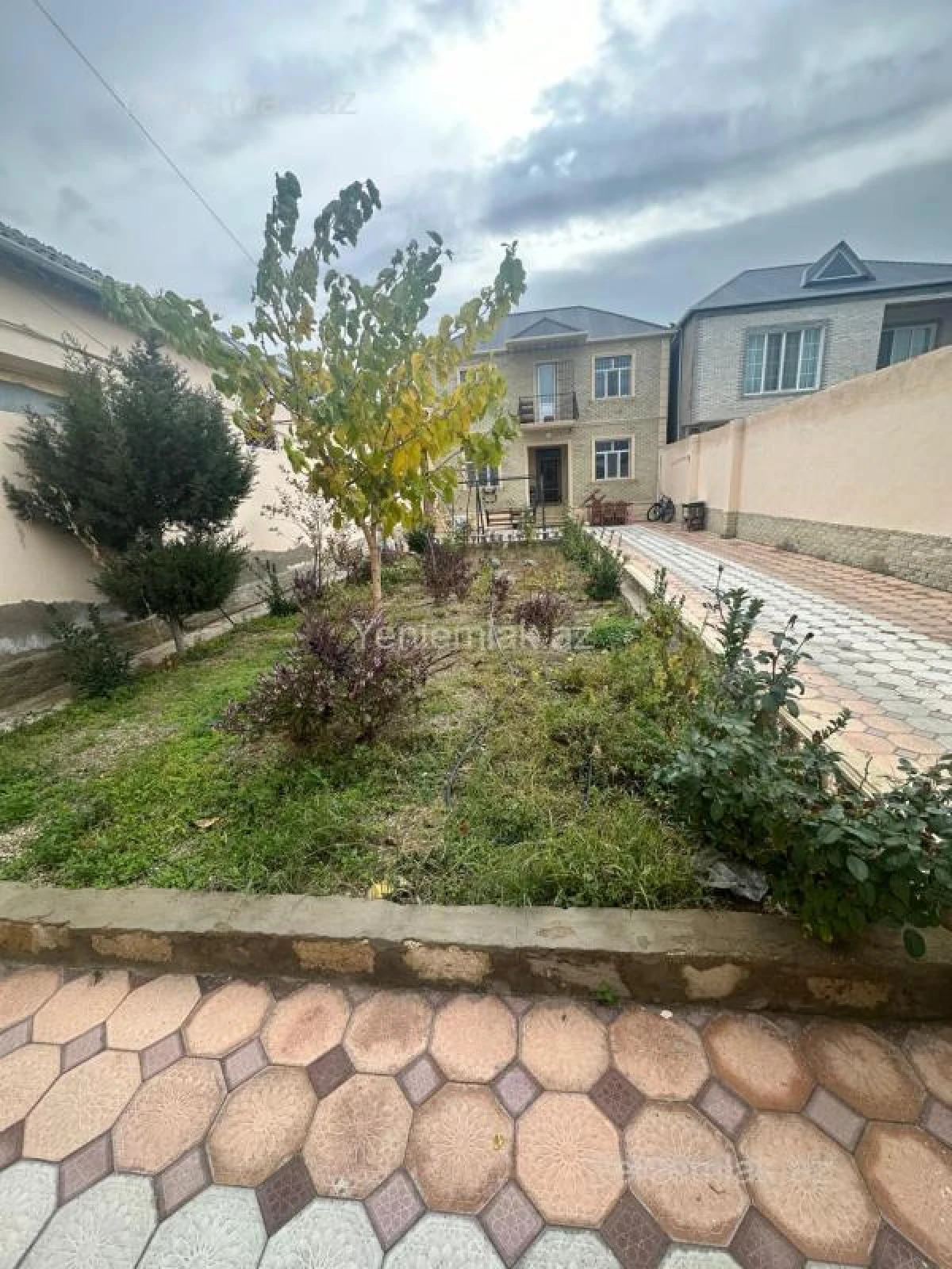 Satılır 4 otaqlı həyət evi 180 m²