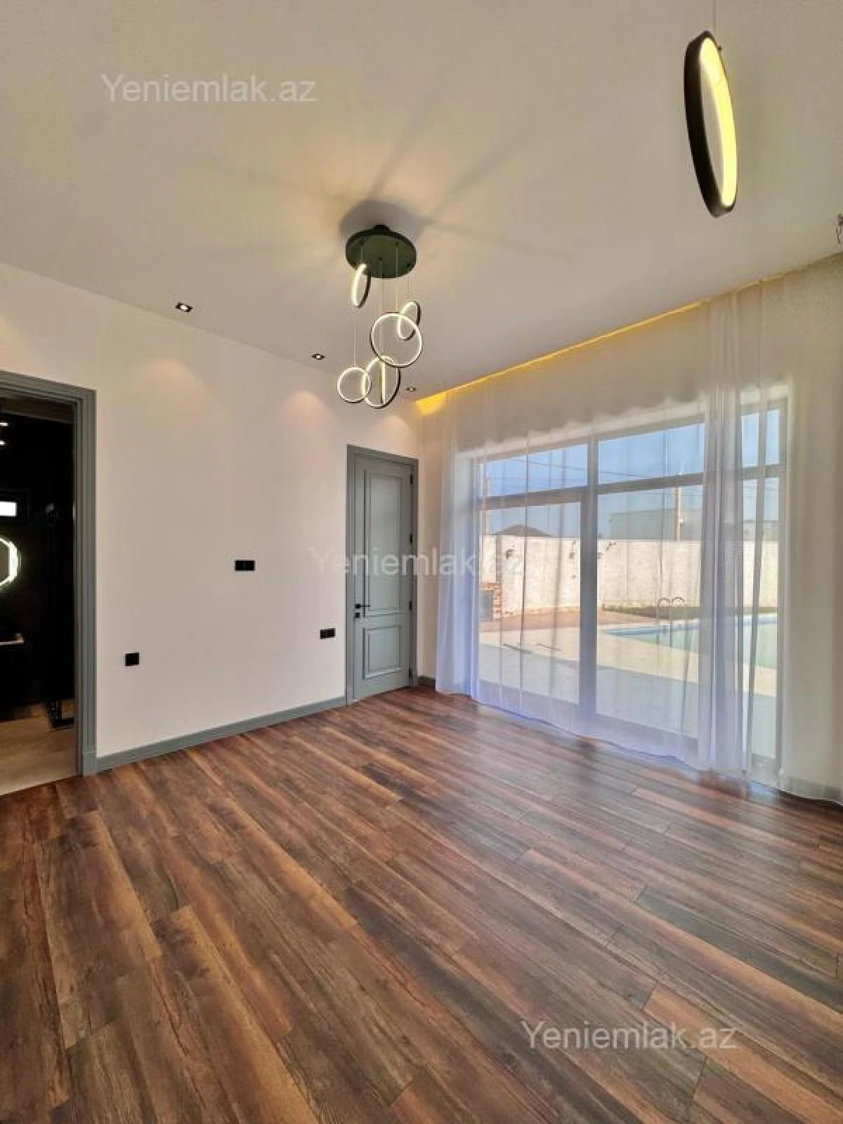 Satılır 5 otaqlı həyət evi 200 m²