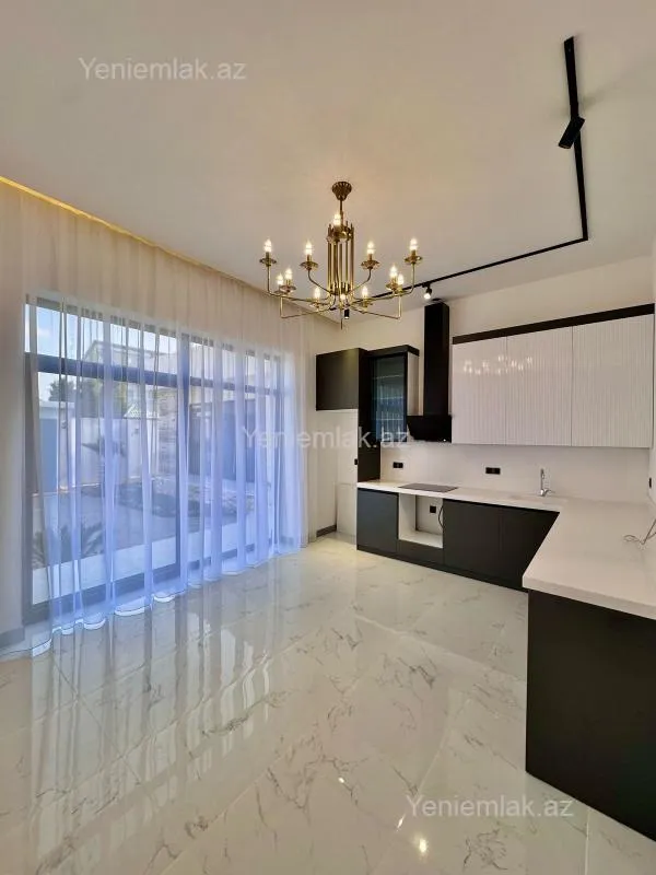 Satılır 5 otaqlı həyət evi 200 m²