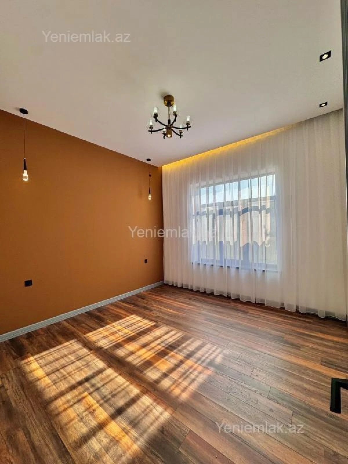 Satılır 5 otaqlı həyət evi 200 m²