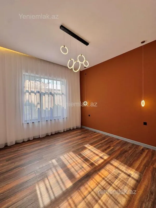 Satılır 5 otaqlı həyət evi 200 m²